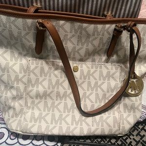 Michael Kors Vanilla tote medium size